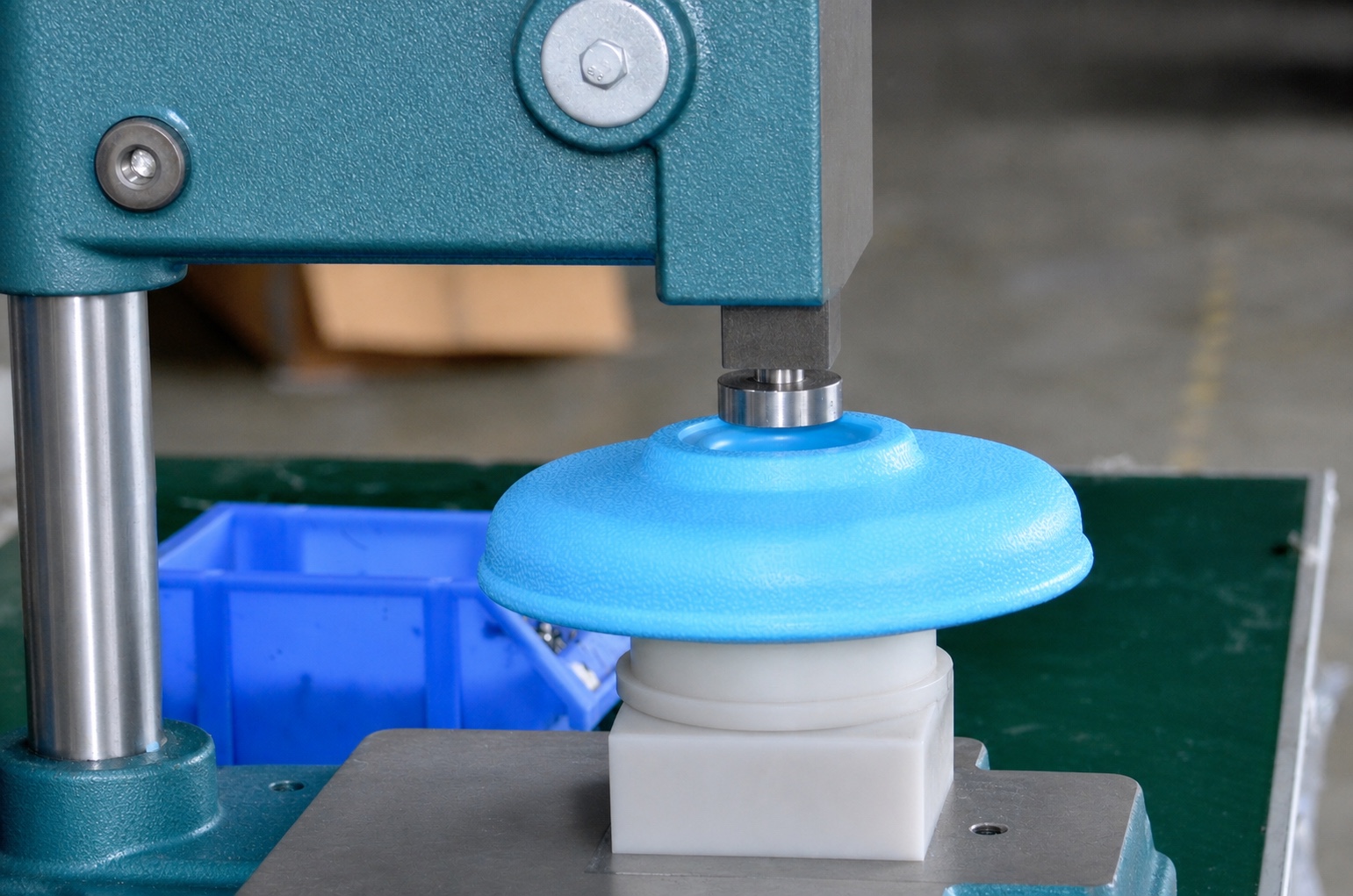 Manual press equipment fitting a blue product component